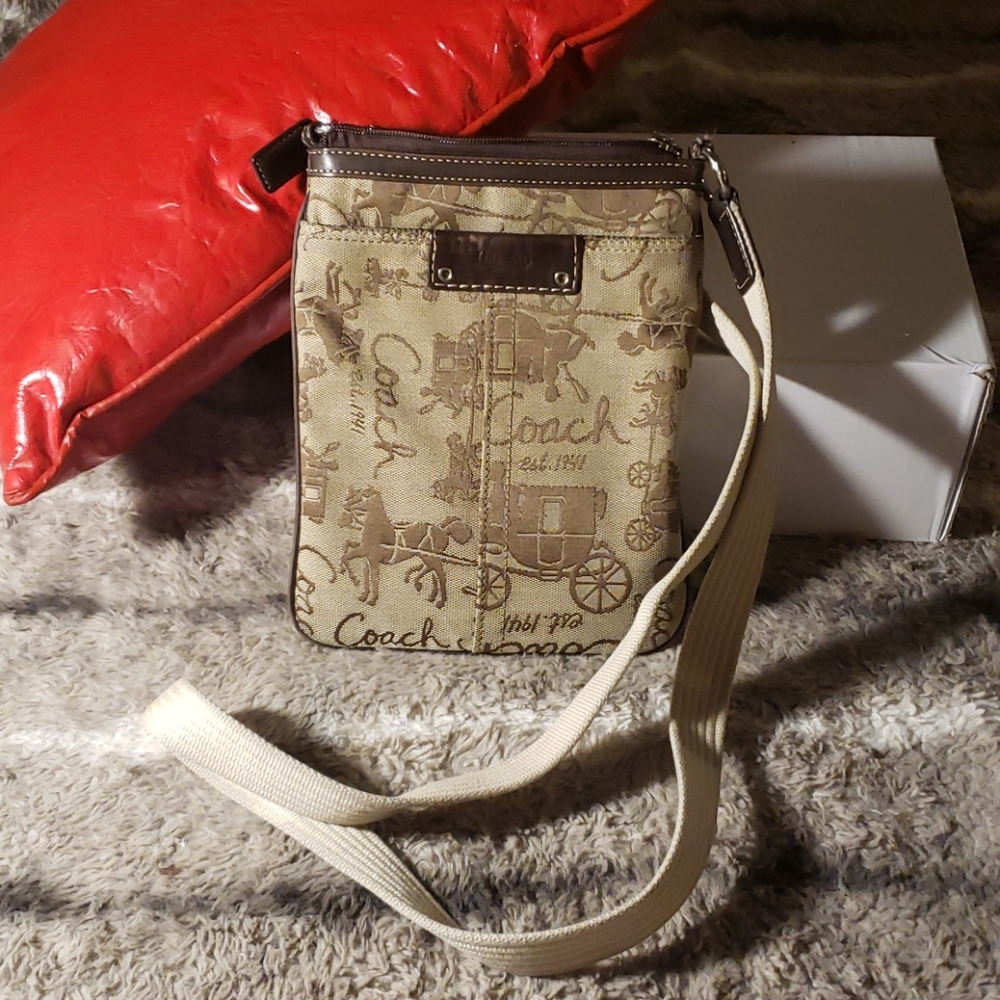 SOLD-Coach Signature Style Crossbody